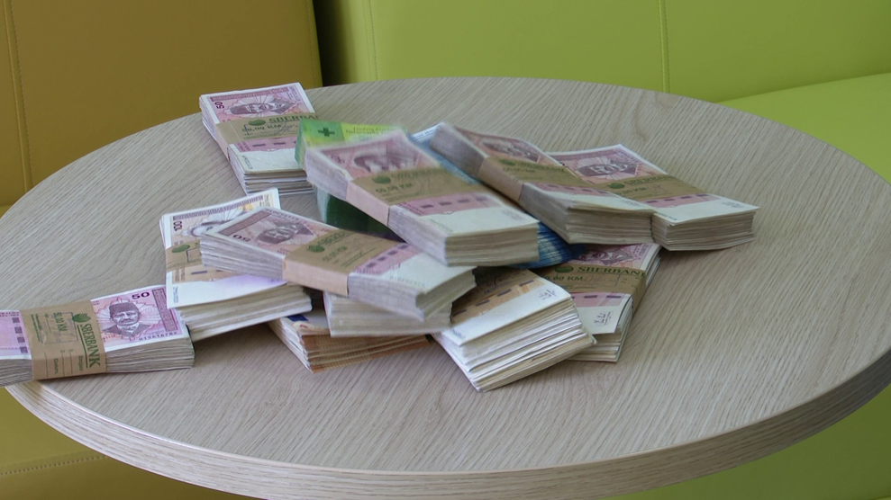 ИСПЛАТА МЈЕСЕЧНОГ БОРАЧКОГ ДОДАТКА И СОЦИЈАЛНИХ ДАВАЊА