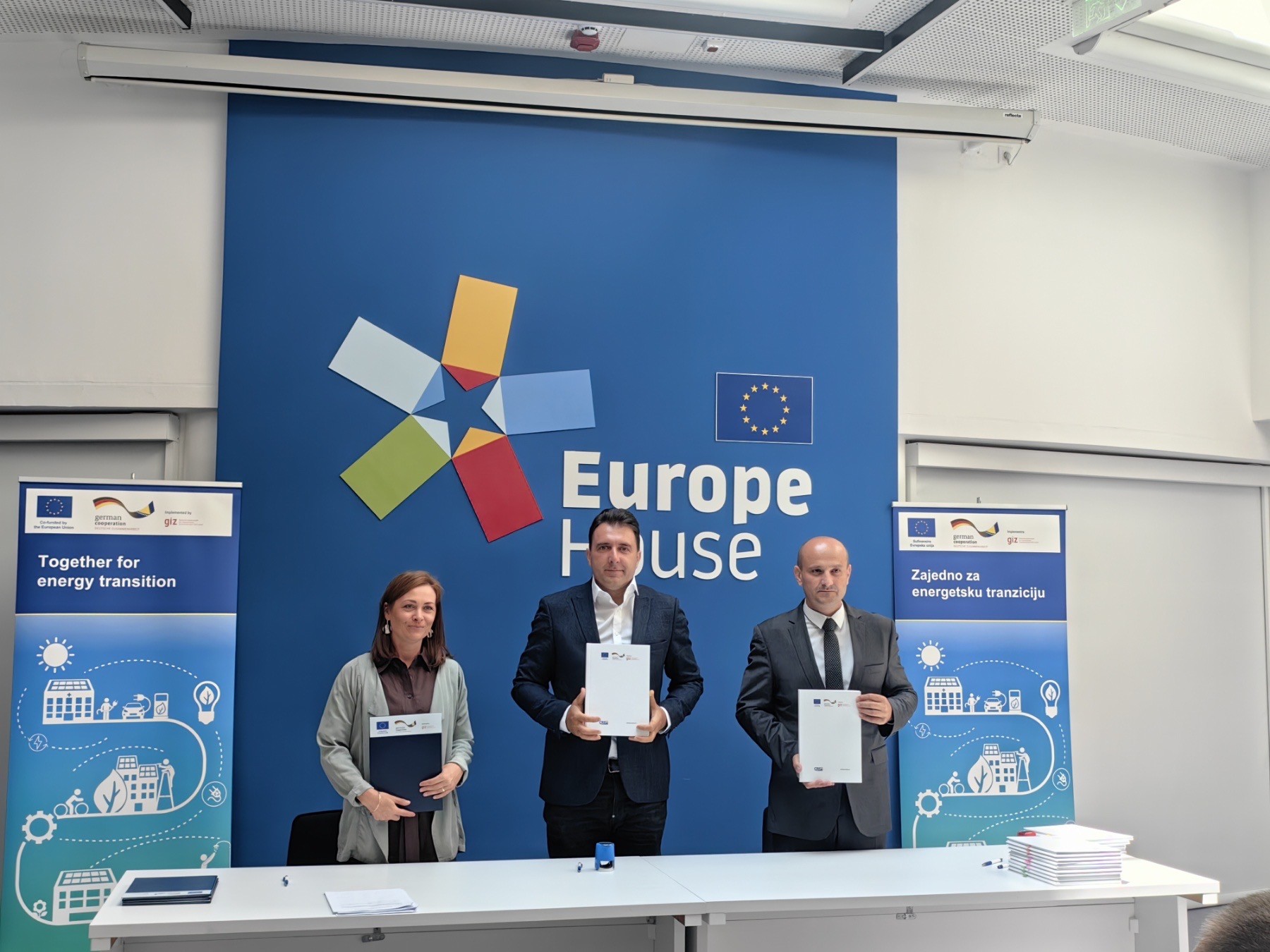 ПОТПИСАН УГОВОР ЗА ИЗГРАДЊУ ФОТОНАПОНСКЕ ЕЛЕКТРАНЕ НА СПОРТСКОЈ ДВОРАНИ У СОКОЦУ  